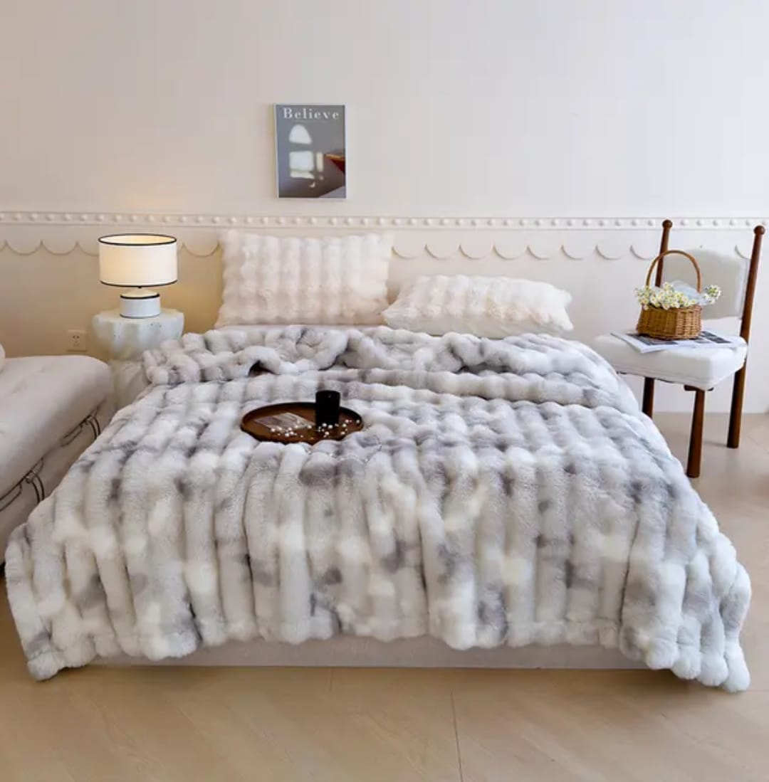 Soft Bubble Winter Throw Blanket  |Cozy Elegance for Cold Days
