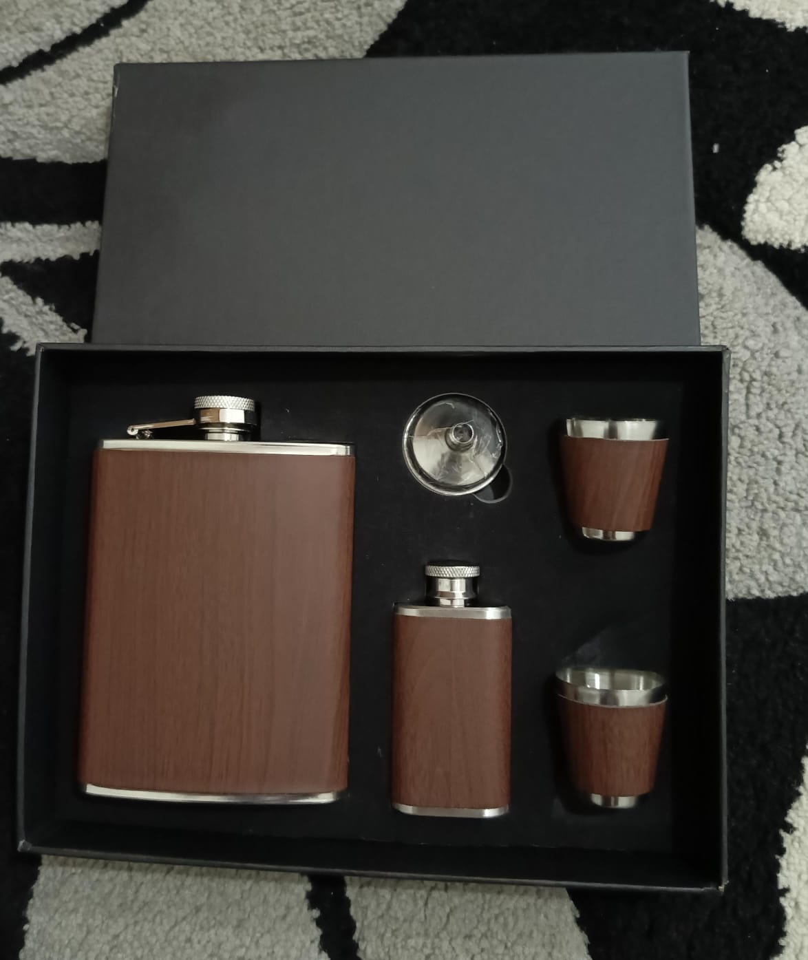 Black & Brown Leather-Covered Whiskey Flasks Gift Set |A Classic Gentleman’s Gift.