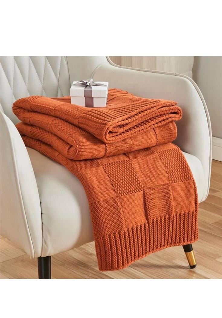 Knitted Throw Blanket – Soft, Stylish & Cozy