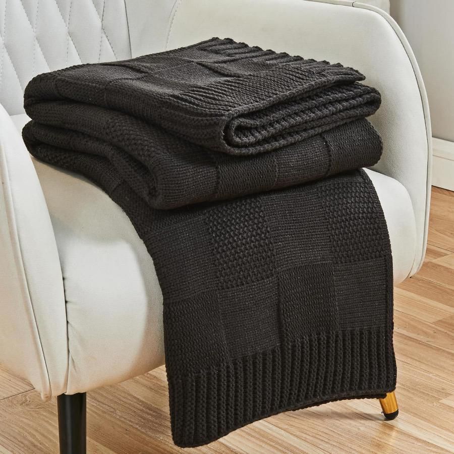 Knitted Throw Blanket – Soft, Stylish & Cozy
