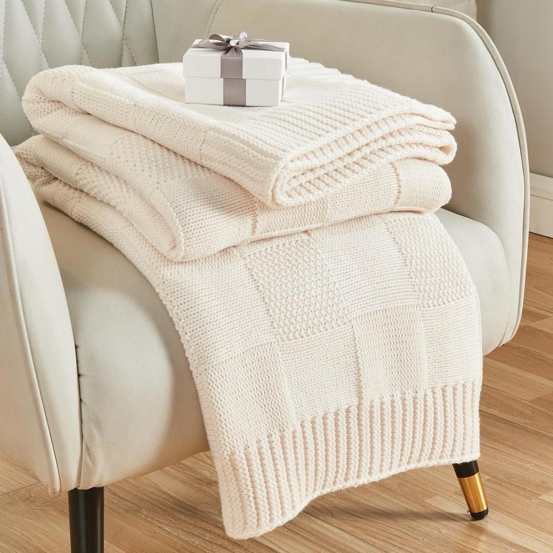 Knitted Throw Blanket – Soft, Stylish & Cozy
