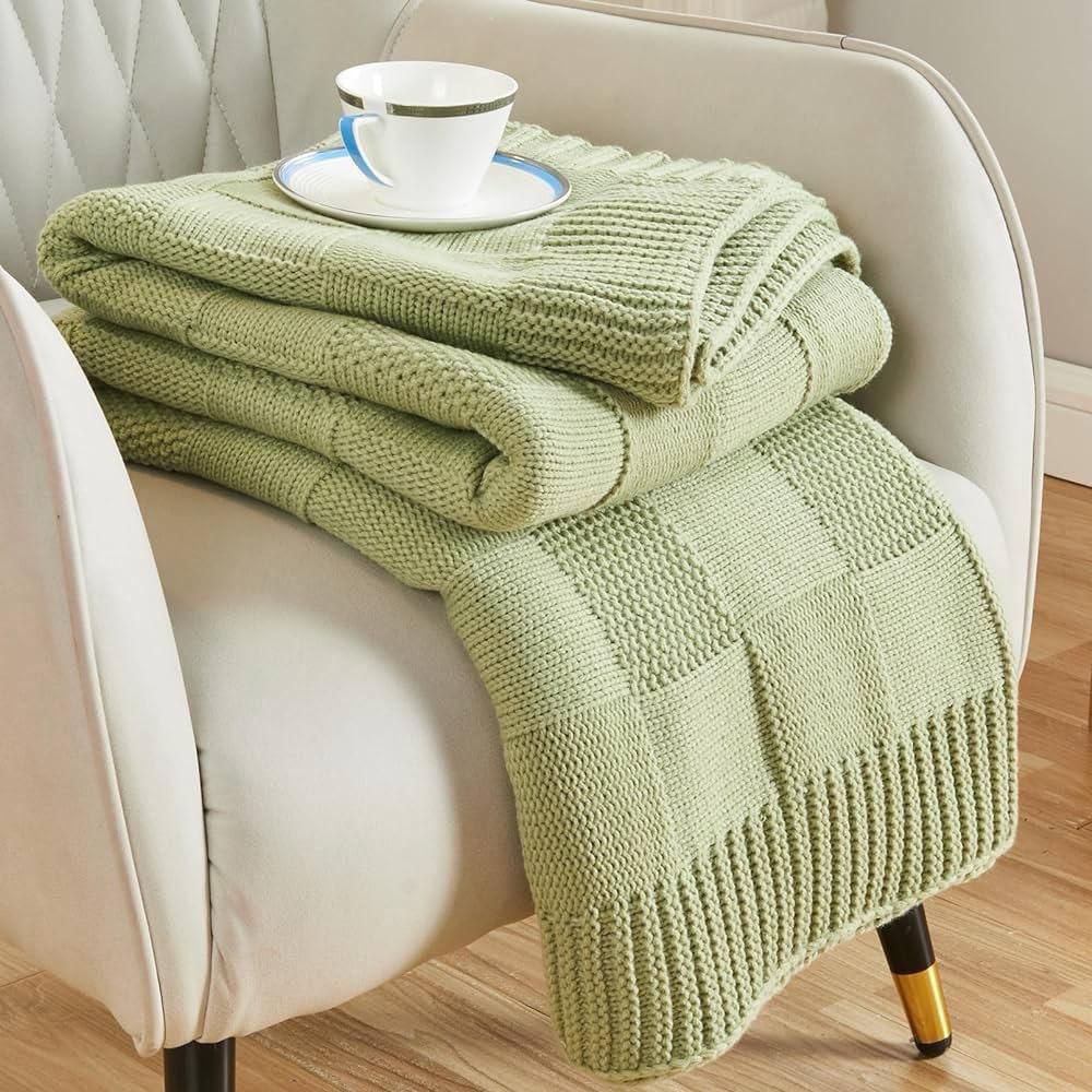 Knitted Throw Blanket – Soft, Stylish & Cozy