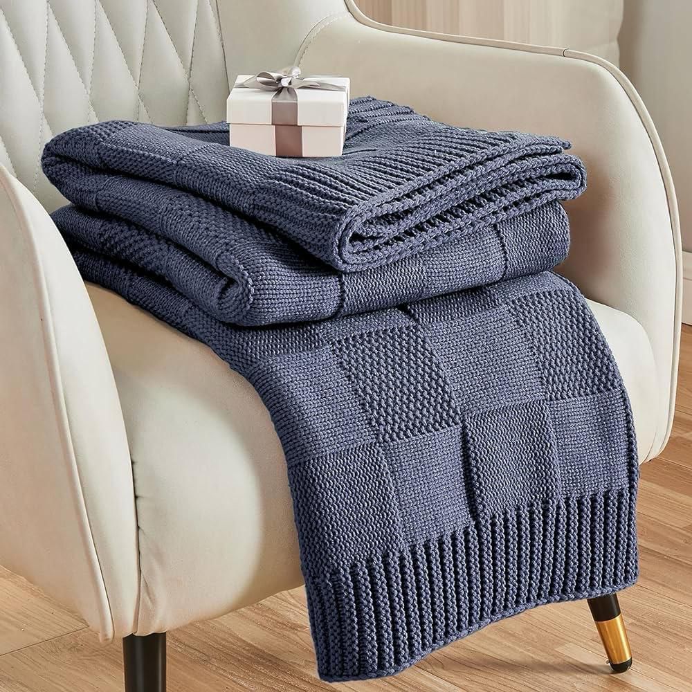 Knitted Throw Blanket – Soft, Stylish & Cozy