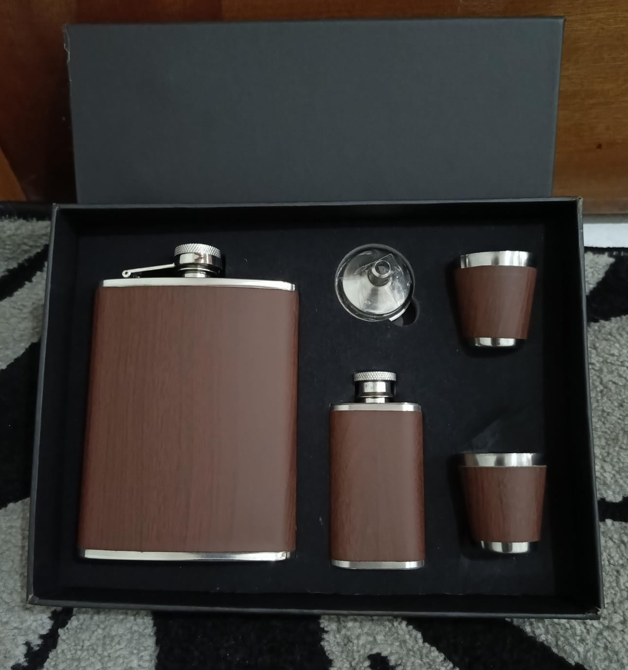 Black & Brown Leather-Covered Whiskey Flasks Gift Set |A Classic Gentleman’s Gift.